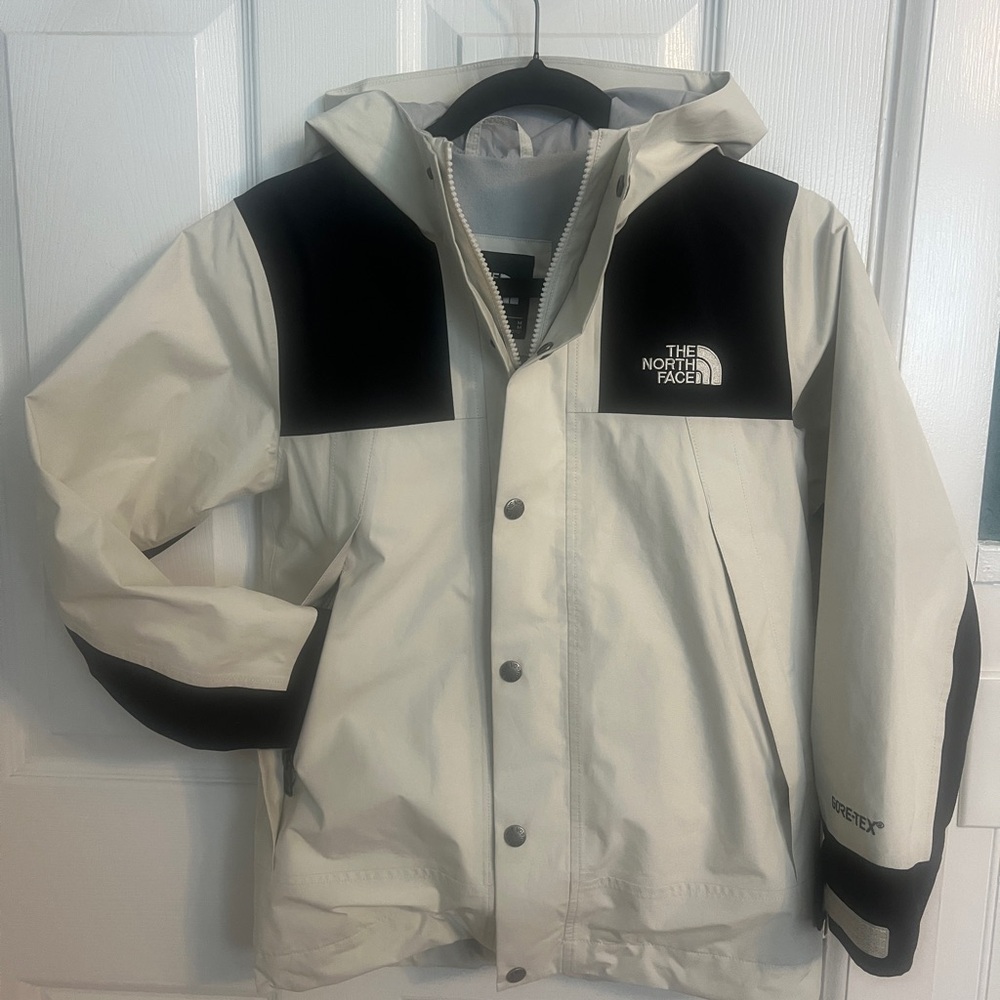 The North Face Boys Cream and Black Ski Jacket